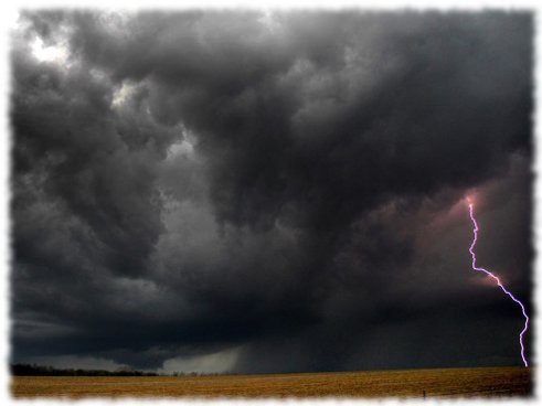 lightning-storm-kentucky_25302_990x742.jpg