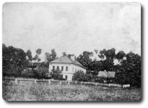 Jeden z nejstarších snímků místní školy v Dlouhé Třebové.