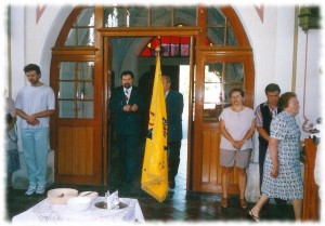 Sveceni praporu obce v cervenci roku 1999.